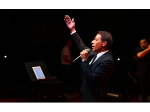 Mersin’de Mustafa Yıldızdoğan Konseri