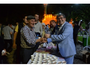 Başkan Can’dan Vatandaşlara Osmanlı Şerbeti Ve Lokum İkramı