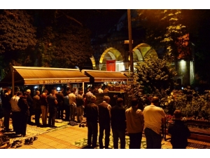 Kadir Gecesinde Camiler Doldu Taştı