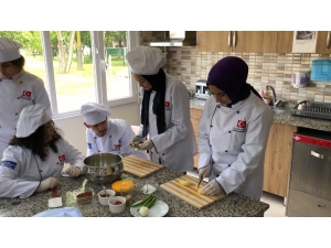 Cemil Meriç’te Aşçı Yardımcılığı Kursu Eğitime Başladı