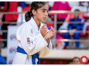 Aysun Ağdeve Yıldızlar Türkiye Şampiyonu