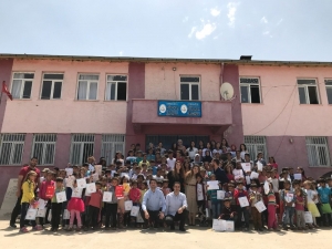 Her Yıl 1 Okyanus Projesiyle Köy Okuluna Kütüphane