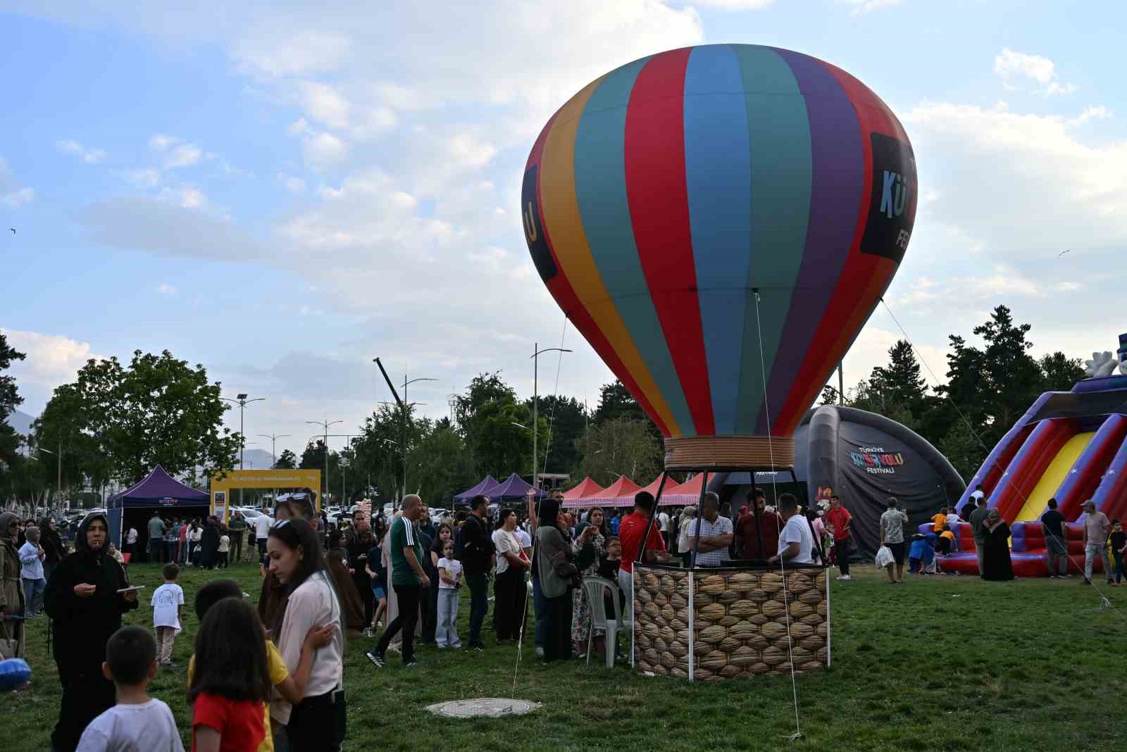 erzurum-kultur-yolu-festivali-sanatin-farkli-renkleri-ile-bulustu
