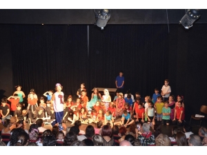 Kuşadası’nda Drama Kursiyerleri Seyirci Karşısına Çıktı