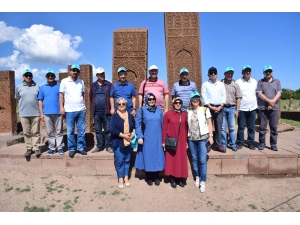 Rektör Battal, Ahlat Selçuklu Mezarlığını Ziyaret Etti