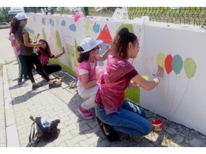 Dış Duvarlar Çevre Temalı Resimlerle Süslendi