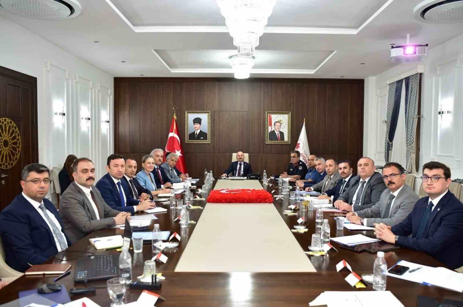 aydin-da-okullarin-guvenligi-icin-toplanti-yapildi