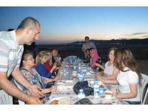 Kadınlar Ekti, Kadınlar Biçti