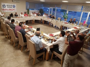 Türk Kültür Sanat Sen Üyesi Memurlar İftarda Bir Araya Geldiler