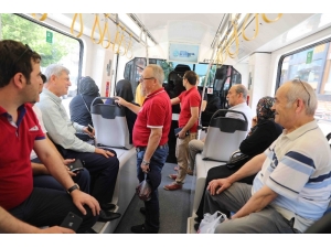 Başkan Karaosmanoğlu, Vatandaşlarla Tramvayda Bir Araya Geldi