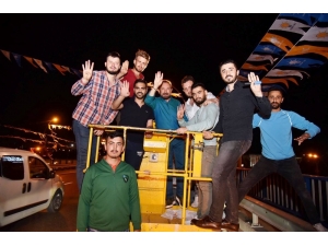 Başkan Doğan, Ak Partili Gençlerle Birlikte Bayrak Astı