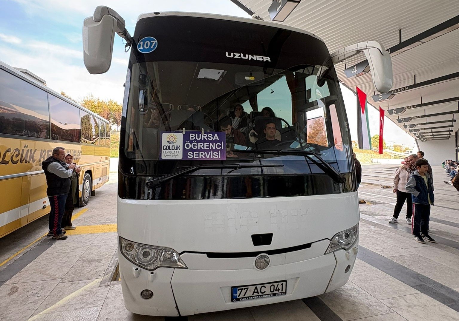 golcuk-belediyesinin-ucretsiz-seferlerinden-5-bini-askin-universiteli-yararlandi