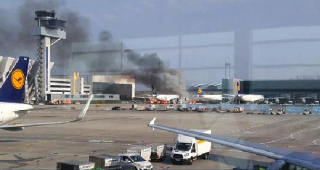 Frankfurt Havalimanı'nda Park Halindeki Uçakta Yangın Çıktı