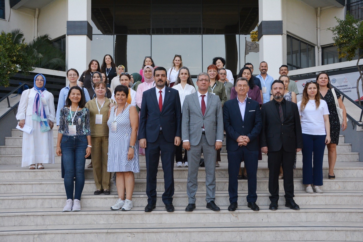 manisa-da-ozel-cocuklar-icin-ilk-rehber-aileler-olacak