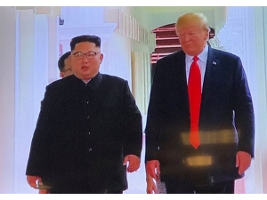 Trump Ve Kim, Singapur’da Buluştu
