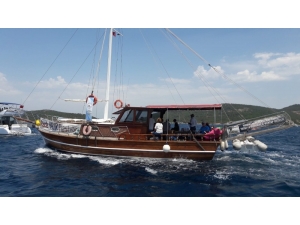 Ayvalıklı Gezi Teknecilerinden Anlamlı Çevre Temizliği