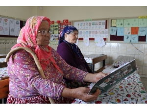 80’lik Ninelerin Okuma Azmi