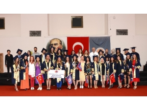 Meü’de Mezuniyet Coşkusu Devam Ediyor