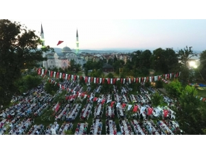 Kartepe’de 6 Bin Kişi Kent İftarında Buluştu