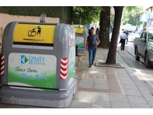 İzmit Belediyesi’nden Yeni Çöp Konteynerleri