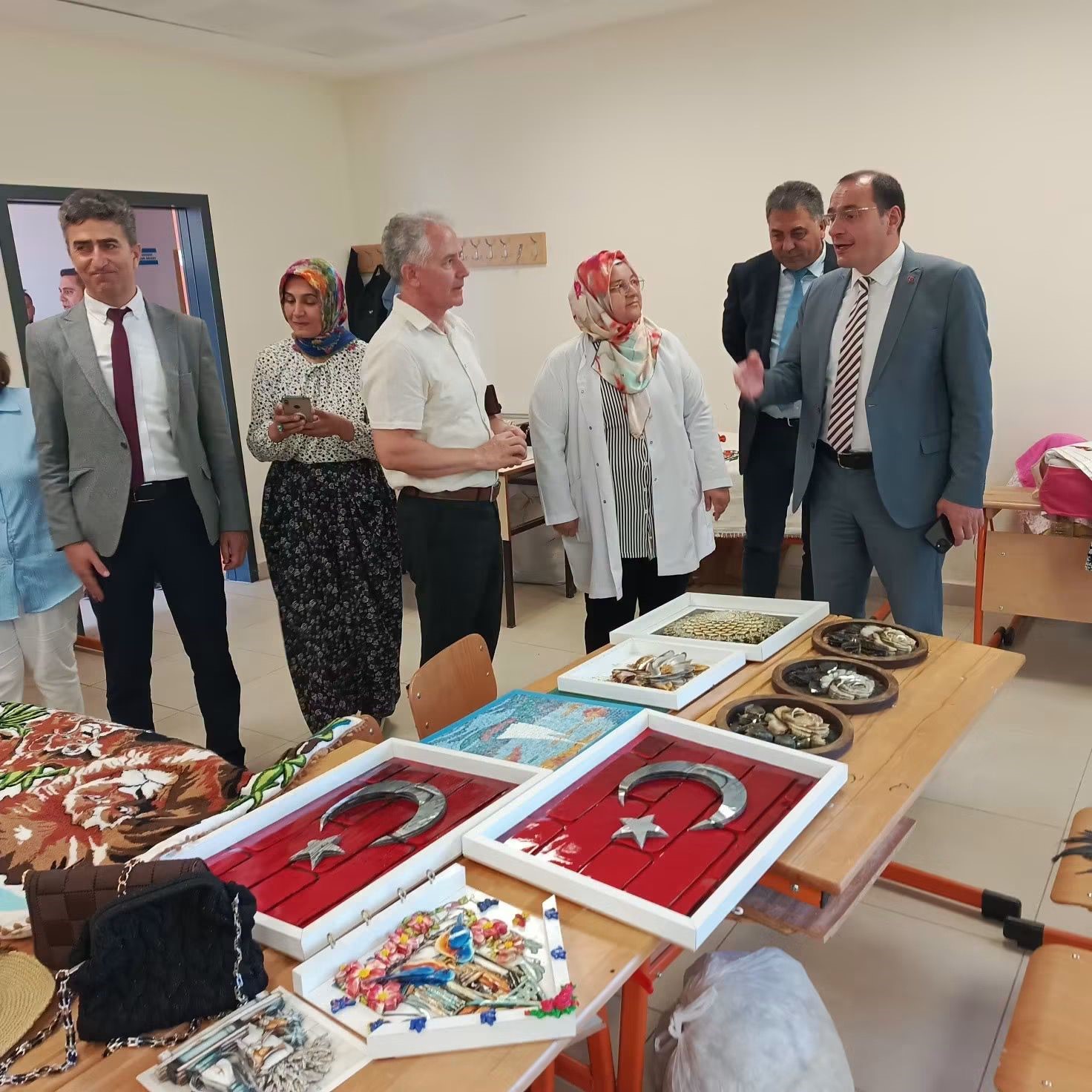 kaymakam-turker-halk-egitimi-merkezi-kursiyerleriyle-bir-araya-geldi