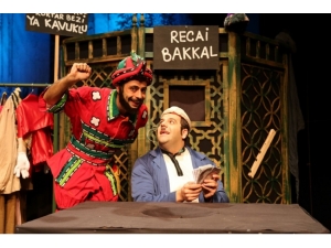 ’Geçmiş Zaman Olur Ki’ Oyunu Sahnelendi