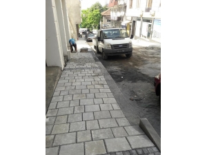 Akçakoca’da Kaldırım Yenileme Çalışması Sürüyor