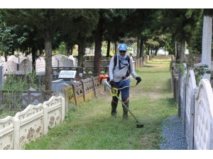 Sakarya’da Mezarlıklar Bayrama Hazırlanıyor