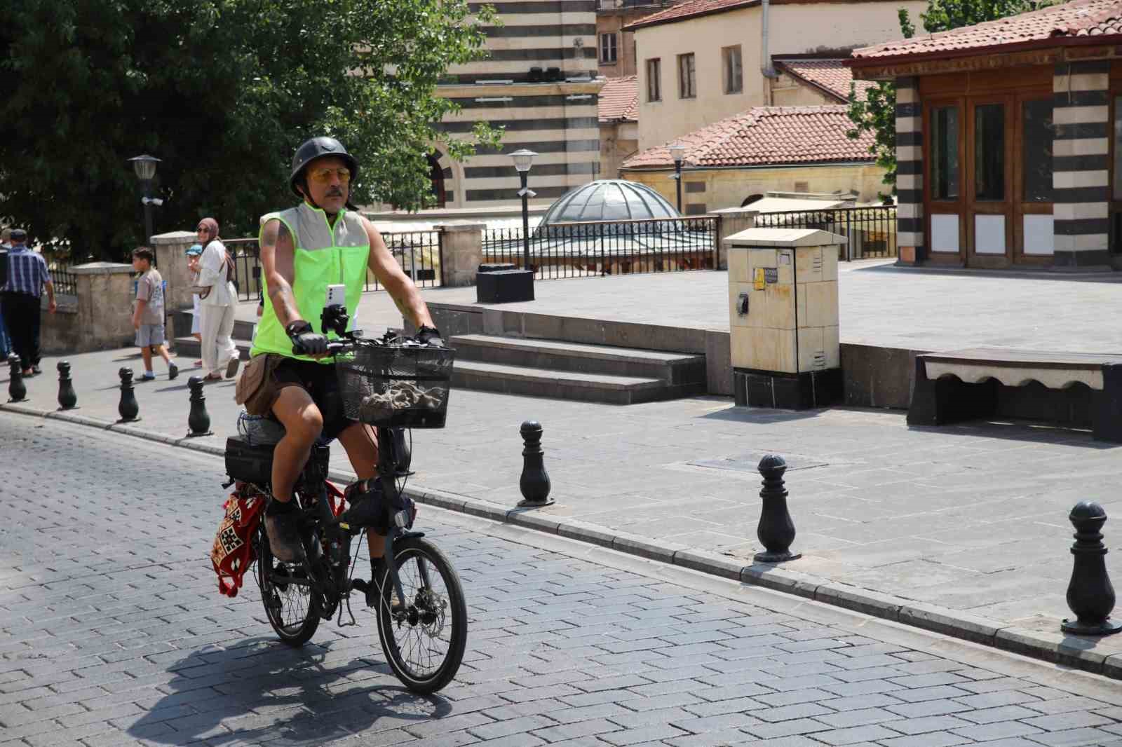 is-yerini-kapatan-gezgin-bisikletiyle-turkiye-yi-turluyor