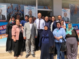 Milletvekili Adayı Yaşar Atılgan, Basmadık Toprak Sıkmadık El Bırakmıyor