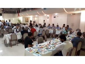 Ak Parti Gazetecilerle Sahurda Bir Araya Geldi