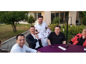 Ak Parti İzmir Milletvekili Adayı Milli Futbolcu Alpay Özalan Tire’de Vatandaşlarla Buluştu