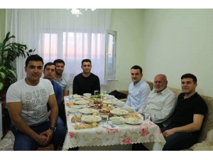 Kaymakam Şehit Ailesiyle İftar Yaptı