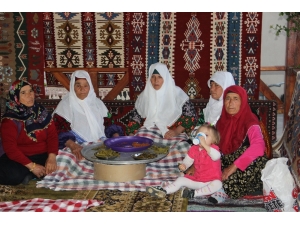 Tarihi İftar Sofrasında Oruç Açtılar