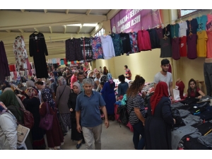 Bilecik’te Bayram Öncesi Giyim Pazarı Doldu Taştı