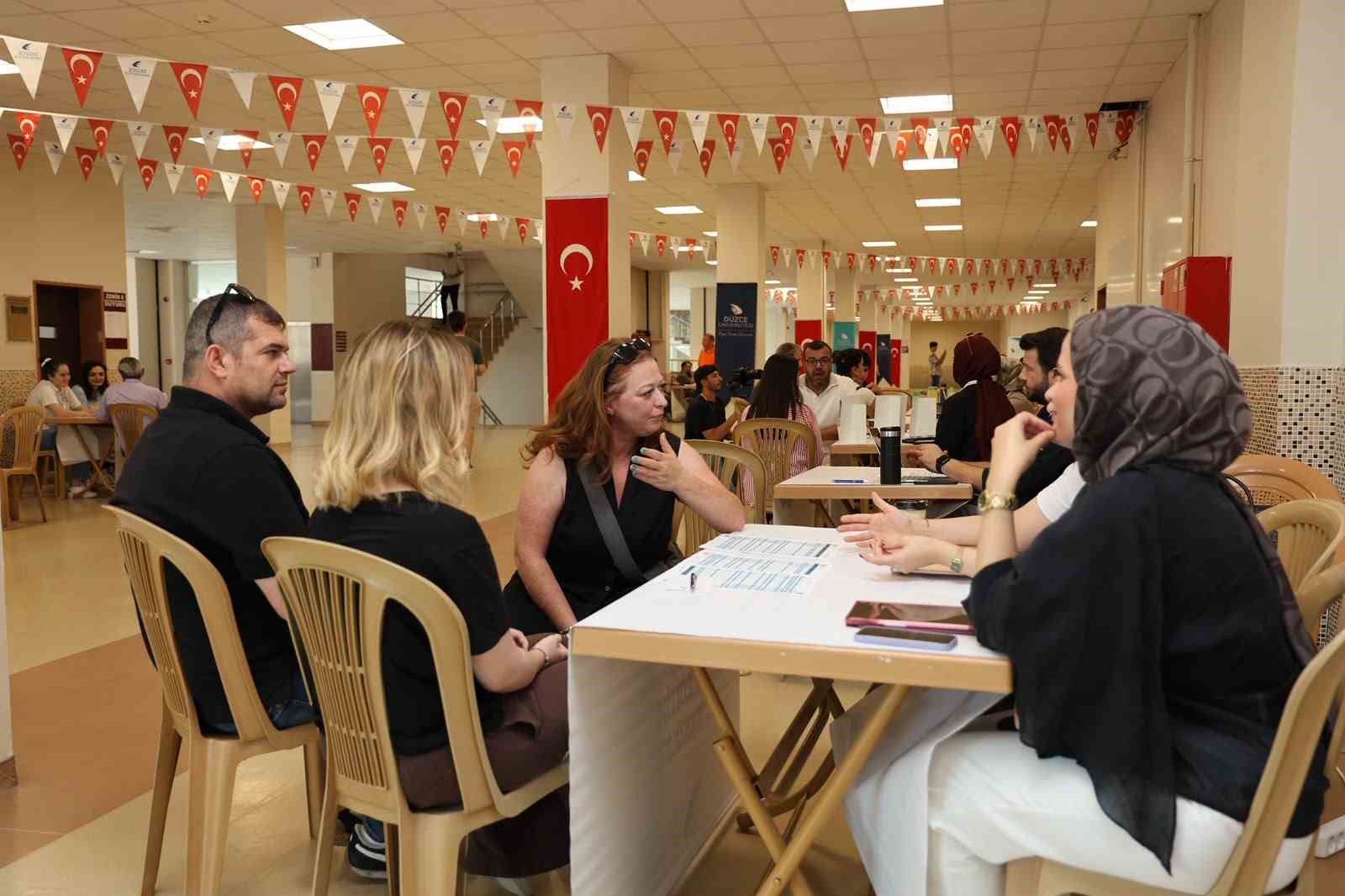 ogrencilere-yol-gostermeye-devam-ediyor