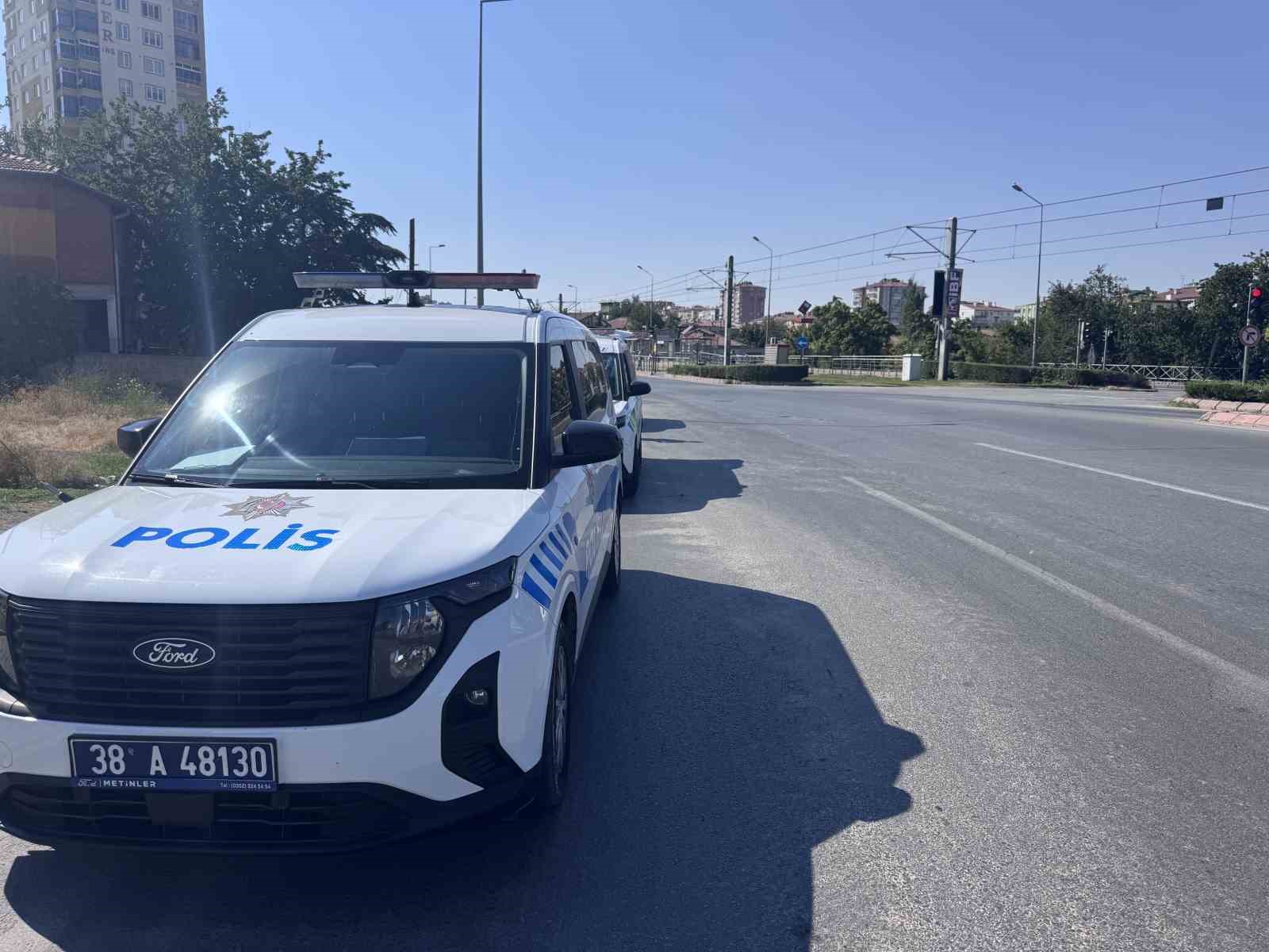 ticari-aracin-carptigi-elektrikli-bisiklet-surucusu-agir-yaralandi