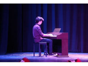 Konservatuvar Öğrencilerinden Muhteşem Yılsonu Gösterisi