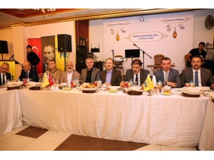 Vali Pehlivan Ptt Tarafından Düzenlenen İftara Katıldı