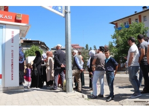 Oltu’da Atm Kuyruğu