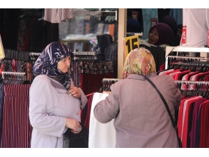 Esnaf Eski Bayramları Mumla Arıyor