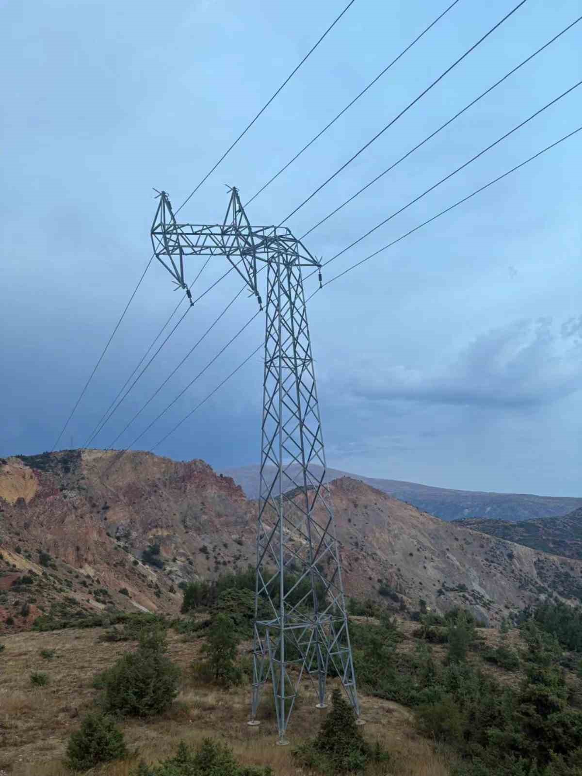 kemaliye-de-firtina-nedeniyle-8-koyde-elektrik-kesintisi