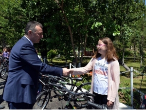 Vali Büyükakın’dan Bisikletli Teşekkür