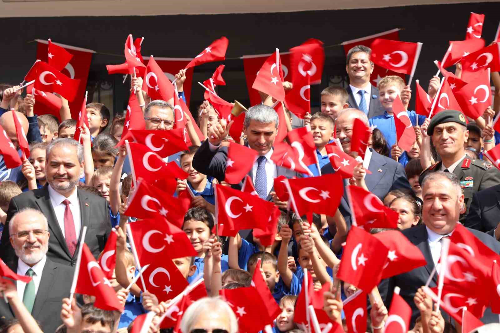 afyonkarahisar-da-142-bin-535-ogrenci-ders-basi-yapti