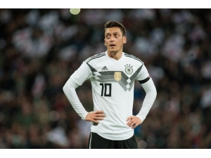 Mesut Özil, Meksika Karşısında Yok!