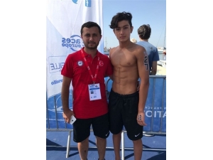 Malatyalı Yüzücü Metehan Altıntop Derece Yaptı