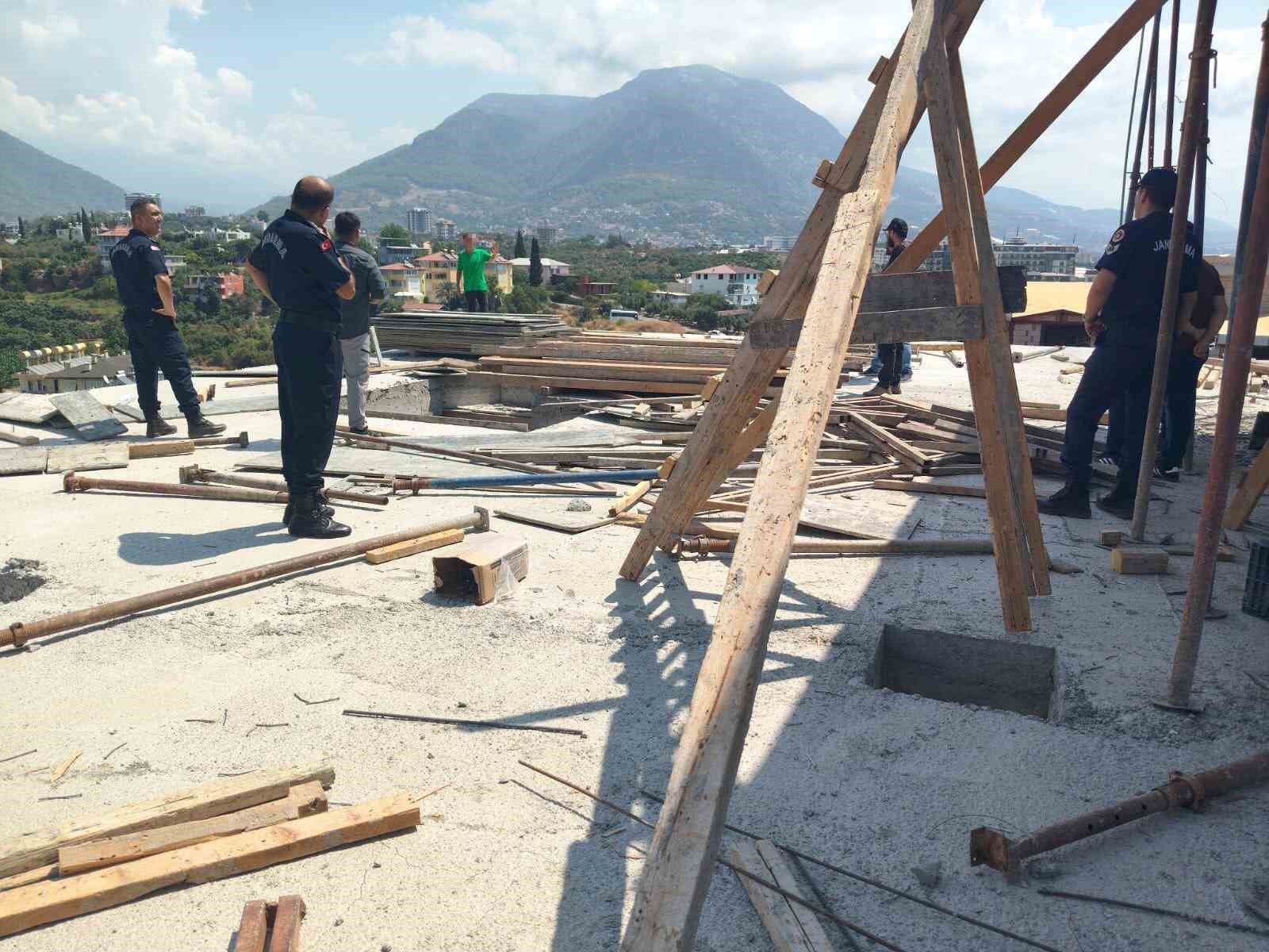 esini-ve-kayinvalidesini-bicaklayan-sahis-intihar-tesebbusunu-canli-yayinladi