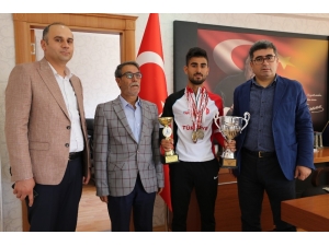 Milli Atletten Kaymakam Çetin’e Ziyaret