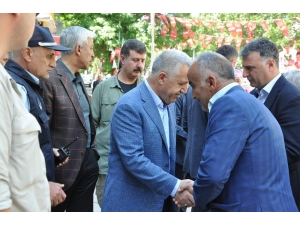 Karslılar Bakanını Bağrına Bastı