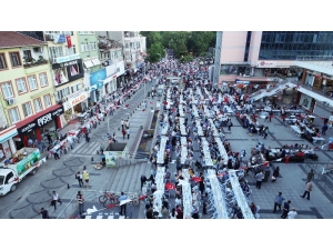 Şehrin Göbeğinde 6 Bin Kişi Aynı İftar Sofrasında Buluştu